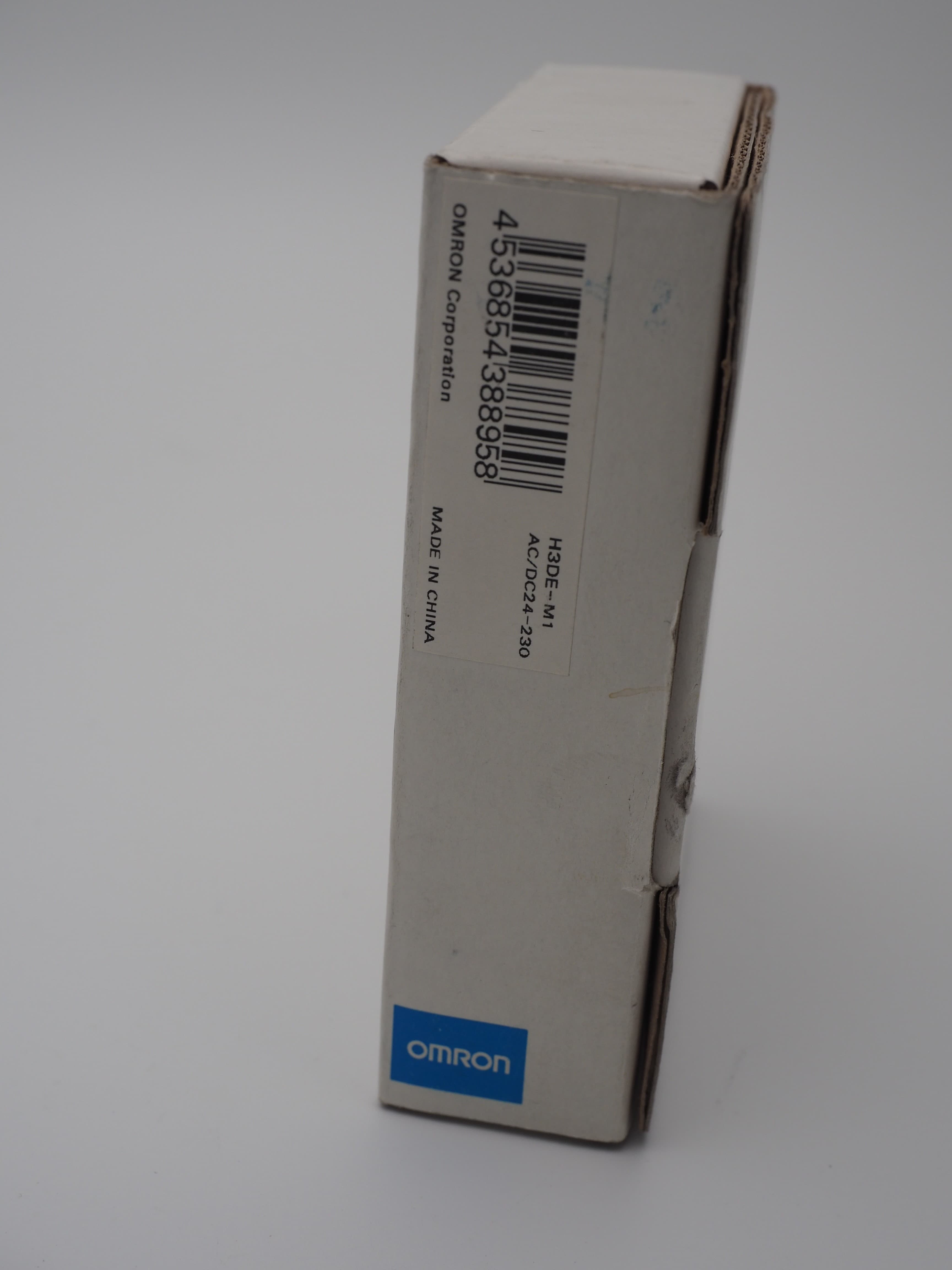 Zeitrelais Omron H3DE-M1 AC-DC24-230 LOT 2028M mit Karton