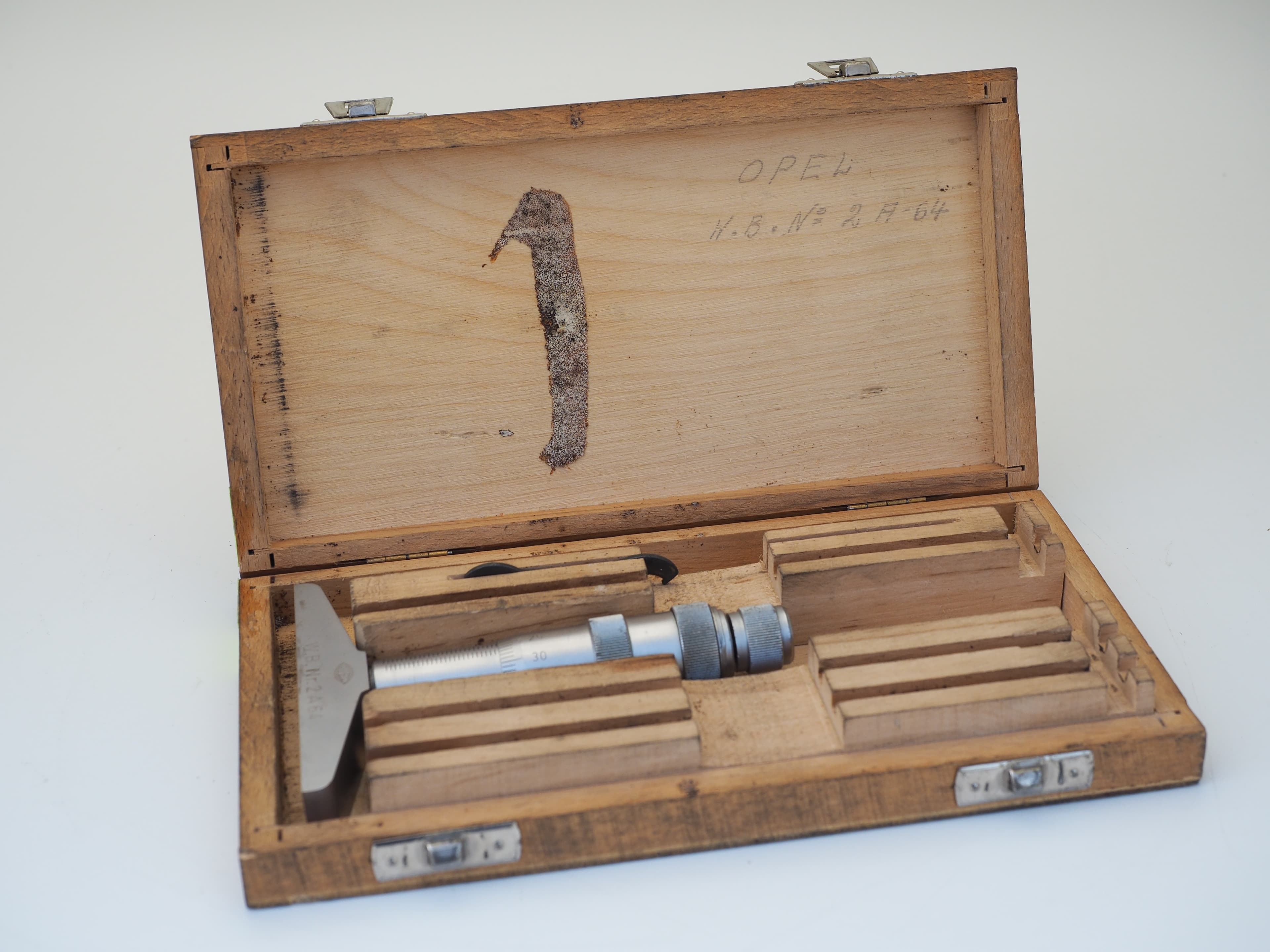 Mauser Tiefenmessschraube im Holzkasten