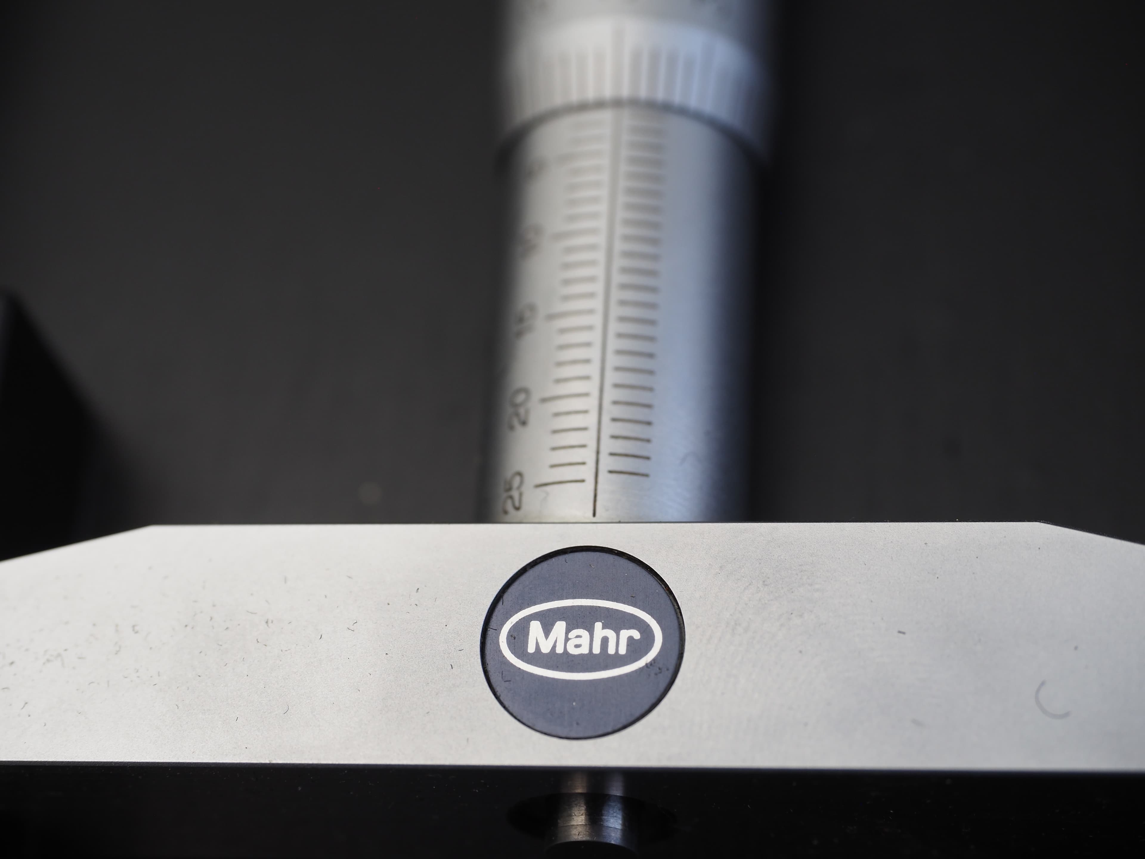 Mahr Tiefenmessschraube mit 25/50-mm-Verlängerungen im Koffer