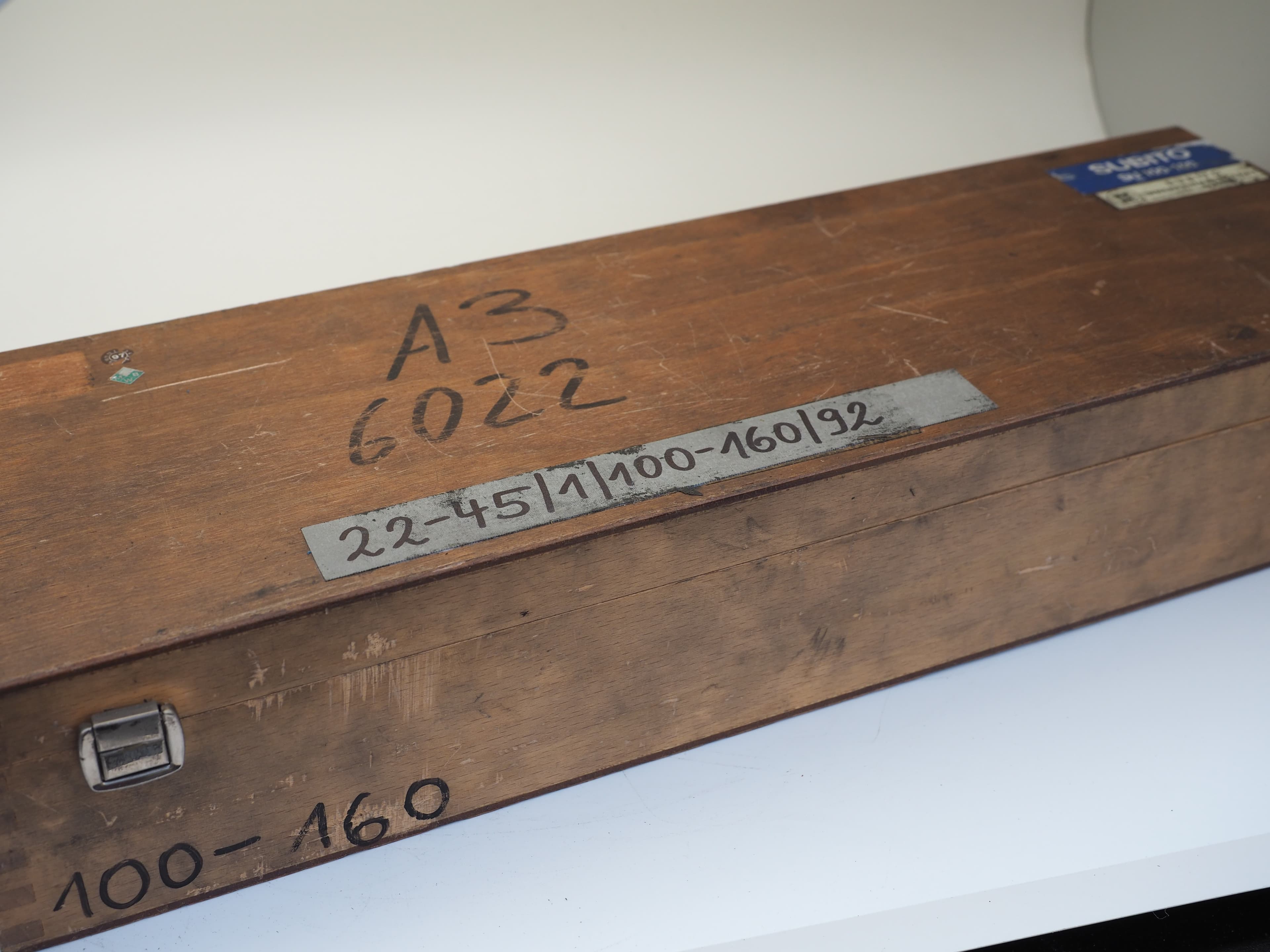 Schwenk Subito 100-160 mm Innenmessgeraet mit Messeinsaetzen im Holzkasten