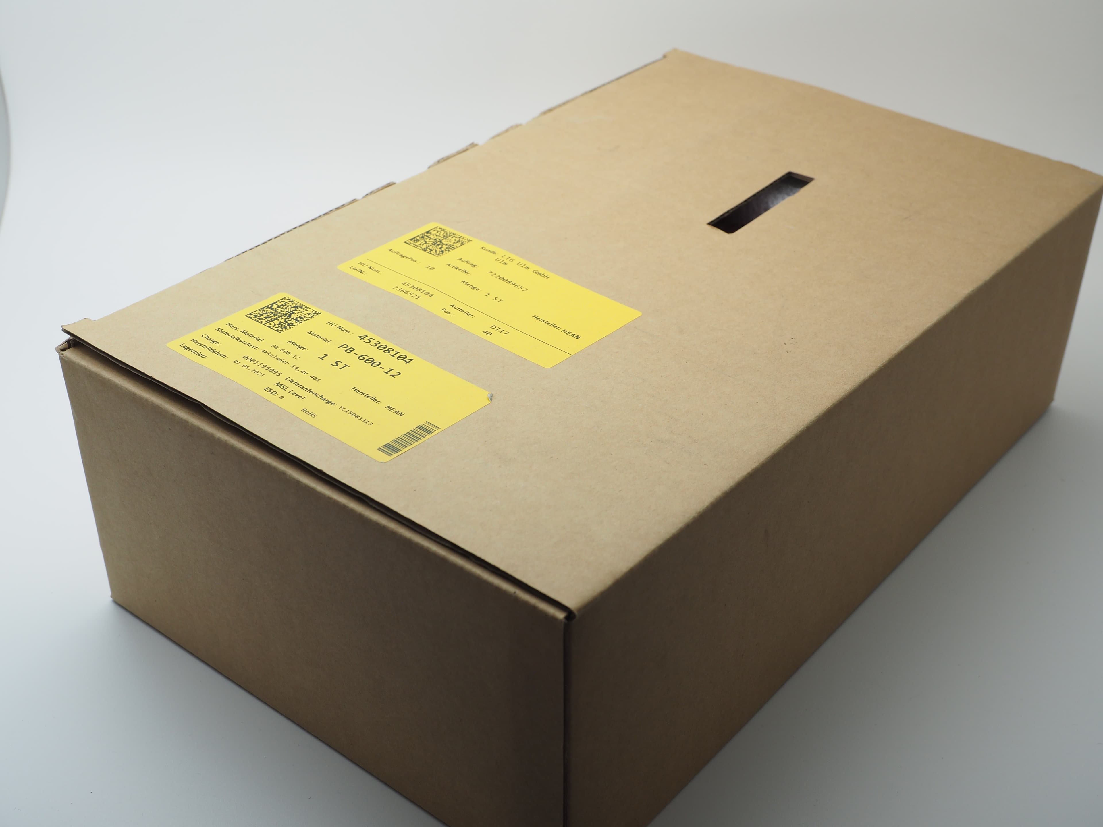 Mean Well PB-600-12 Batterieladegeraet 12 V mit Karton und Netzkabel