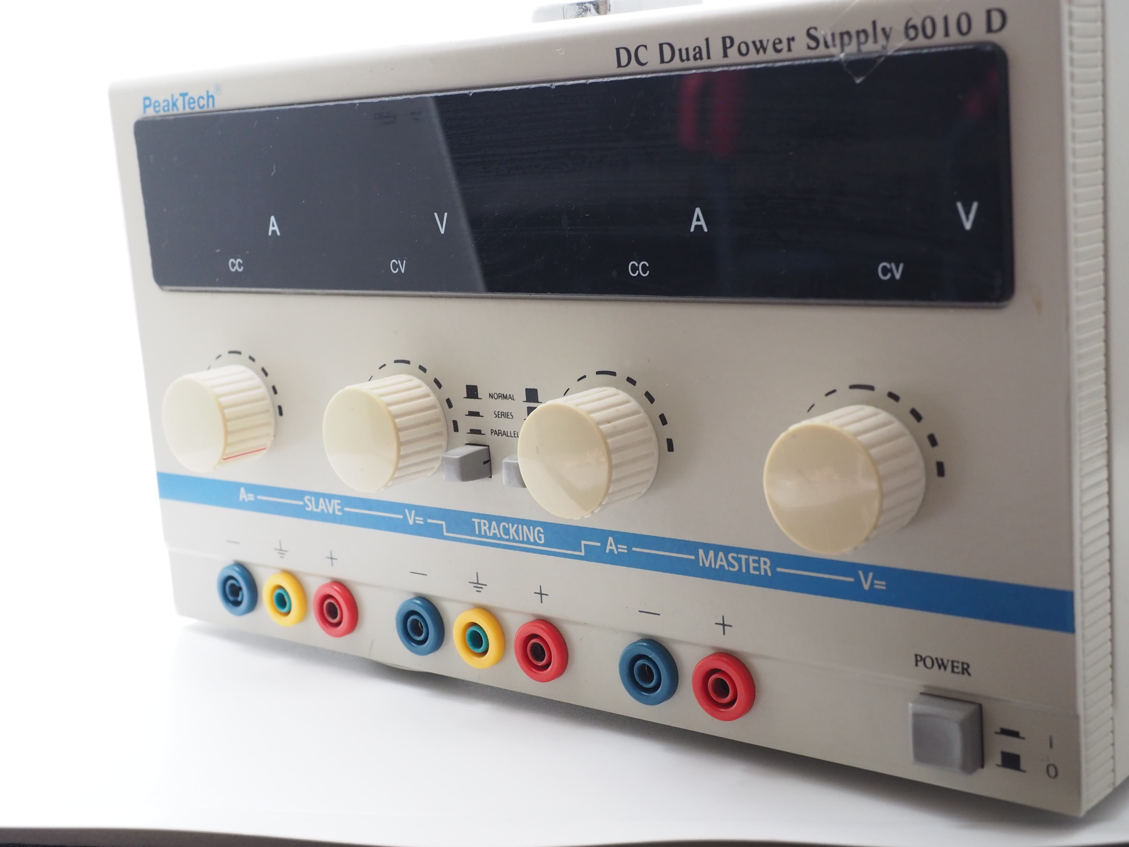 Labornetzteil PeakTech 6010D DC Dual Power Supply 2x 0-30 V 0-5 A