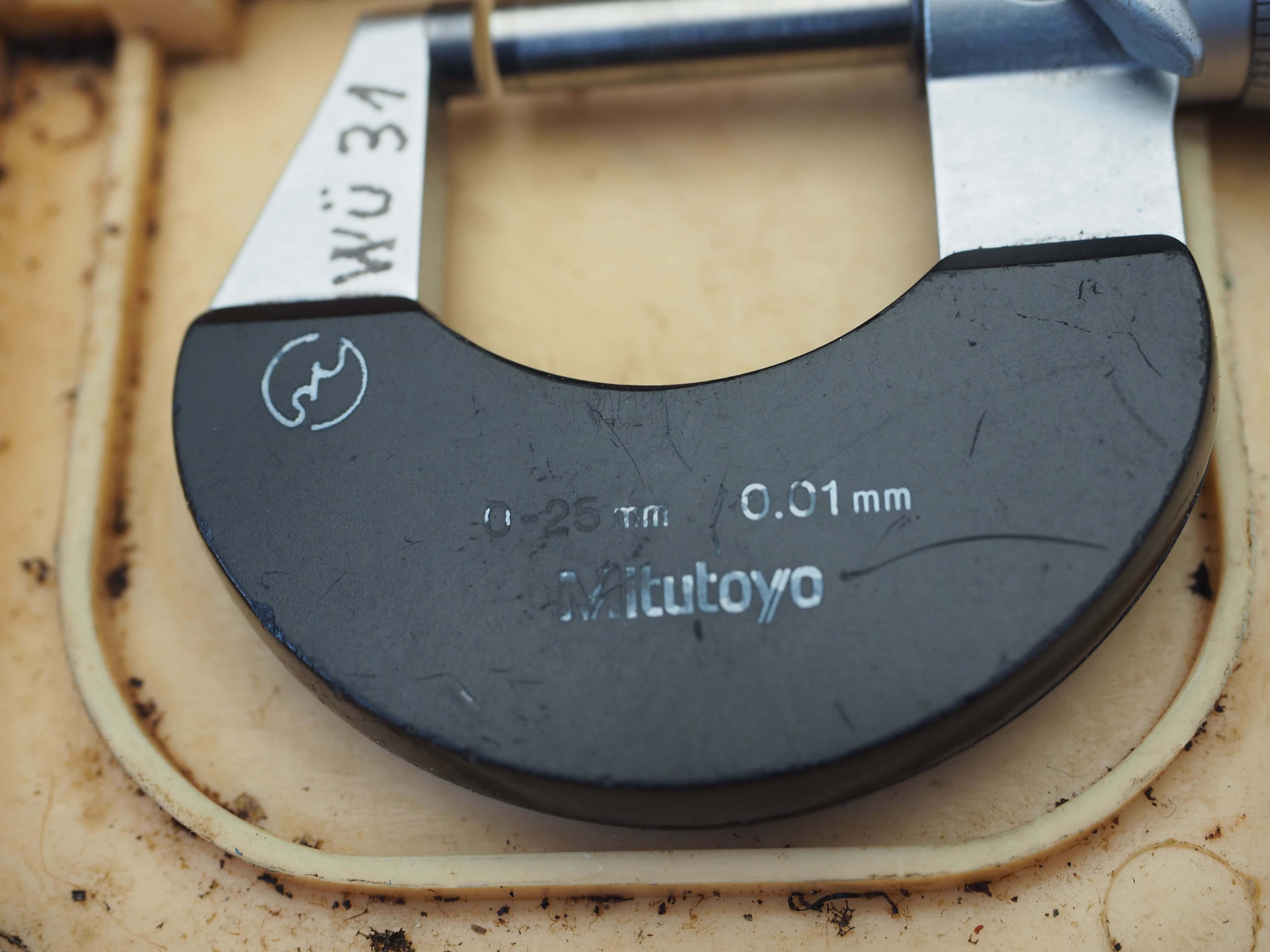 Mitutoyo Bügelmessschraube Außenmikrometer 0–25 mm, 0,01 mm, mit Koffer