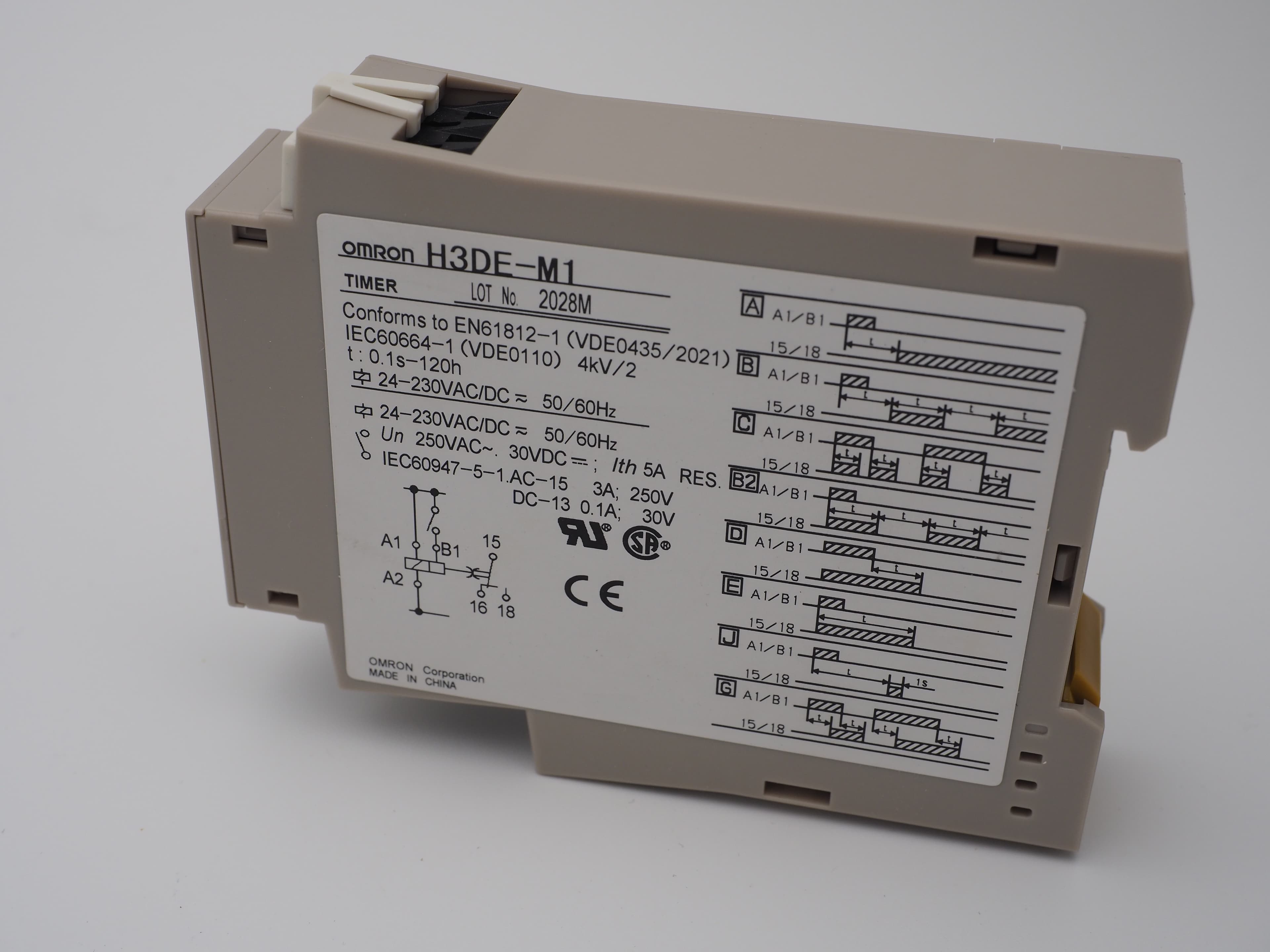 Zeitrelais Omron H3DE-M1 AC-DC24-230 LOT 2028M mit Karton