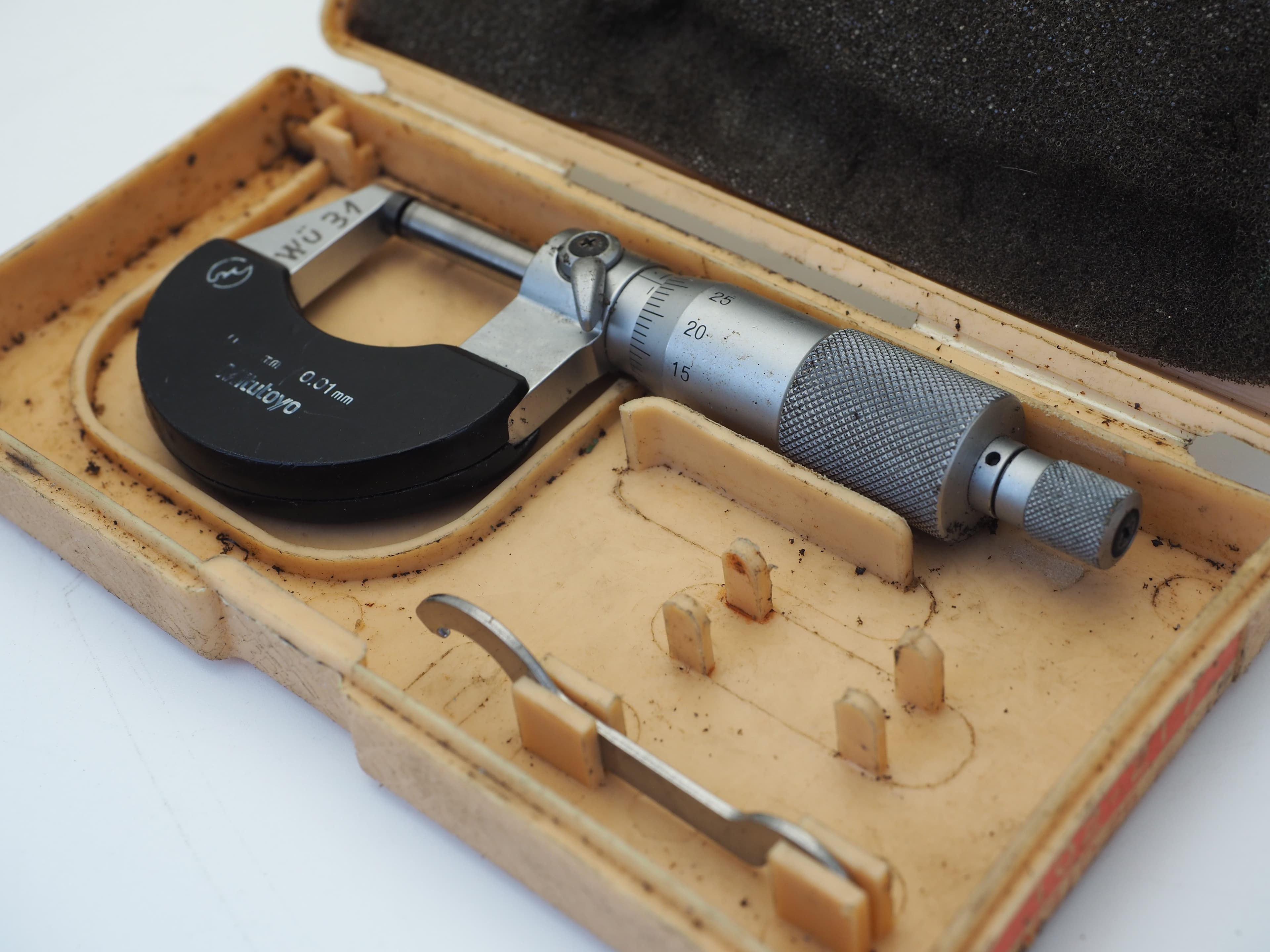 Mitutoyo Bügelmessschraube Außenmikrometer 0–25 mm, 0,01 mm, mit Koffer