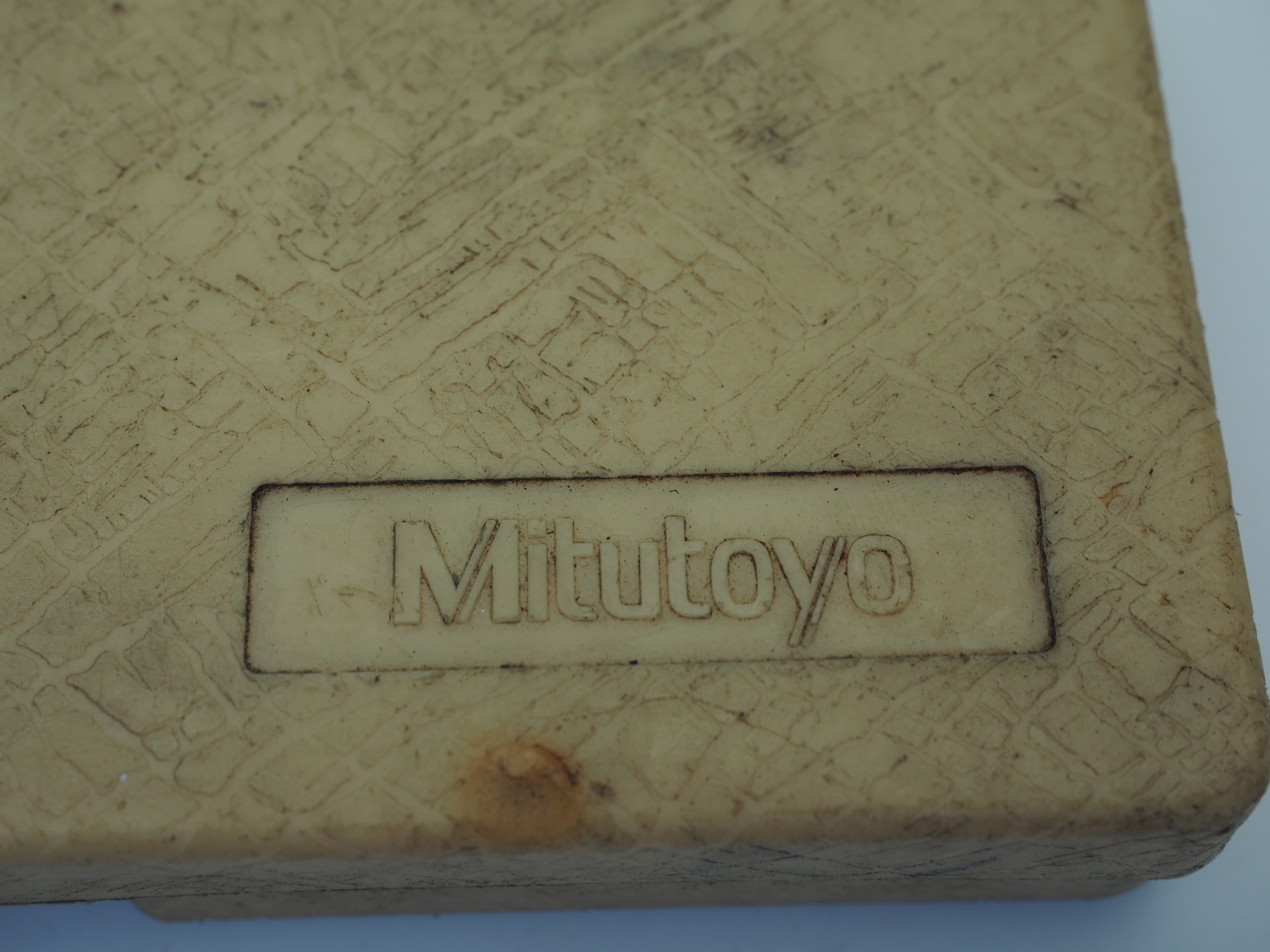 Mitutoyo Bügelmessschraube Außenmikrometer 0–25 mm, 0,01 mm, mit Koffer