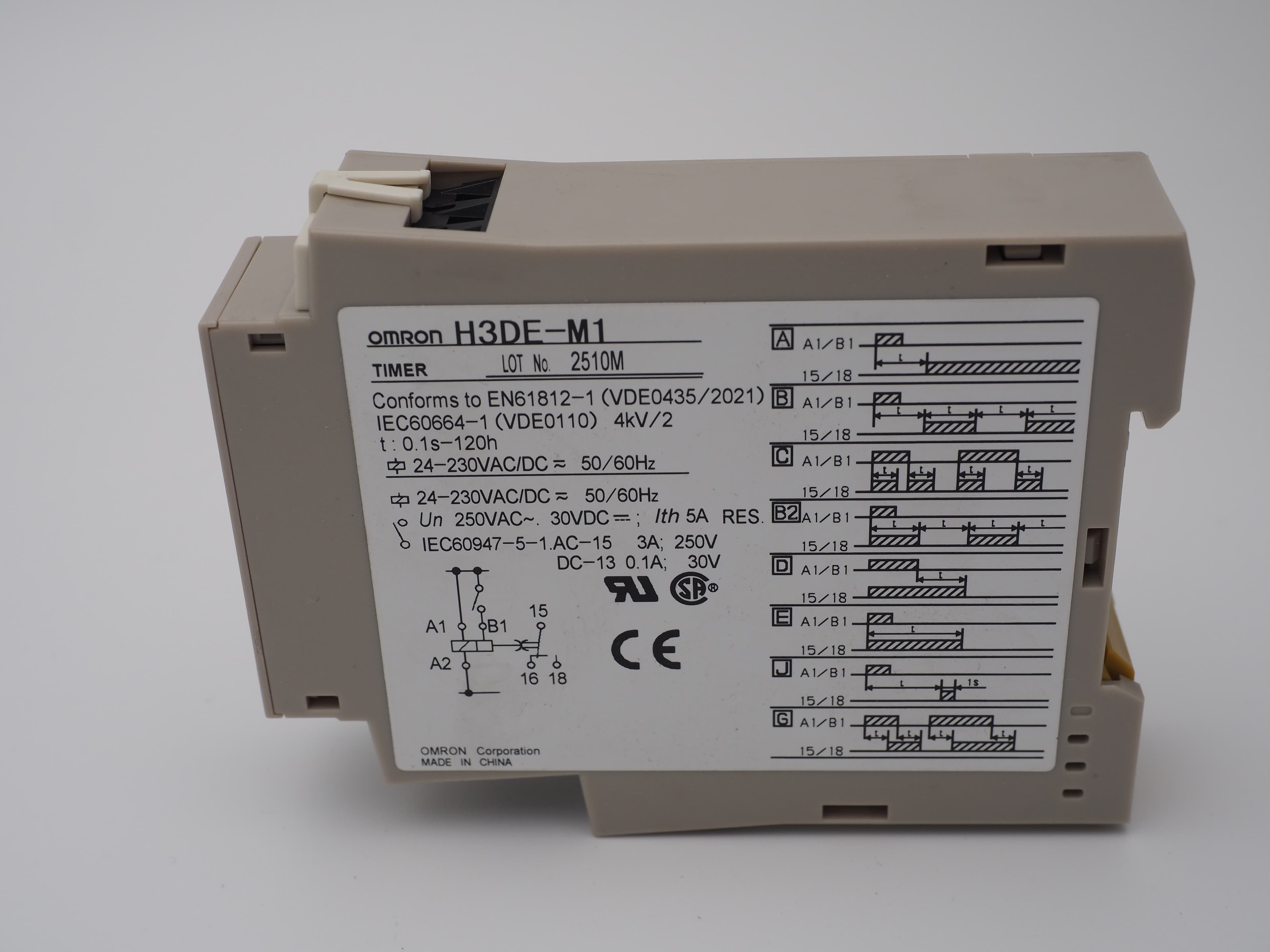Zeitrelais Omron H3DE-M1 AC-DC24-230 LOT 2510M mit Karton